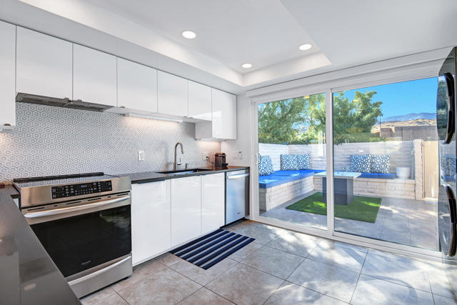 2101 Los Patos Drive, Palm Springs CA: https://media.crmls.org/mediaz/b54a9ade-8a2f-41ad-a8ed-208a93e61b16.jpg