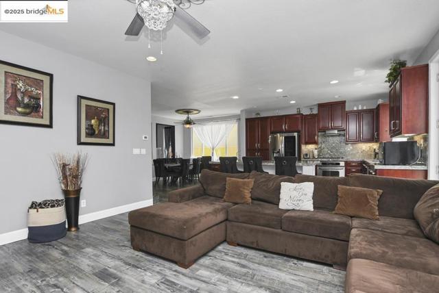 25 Solitude Ct, Oakley CA: https://media.crmls.org/mediaz/b54b2ca8-ea51-4cc7-972e-fae62d83b3f3.jpg