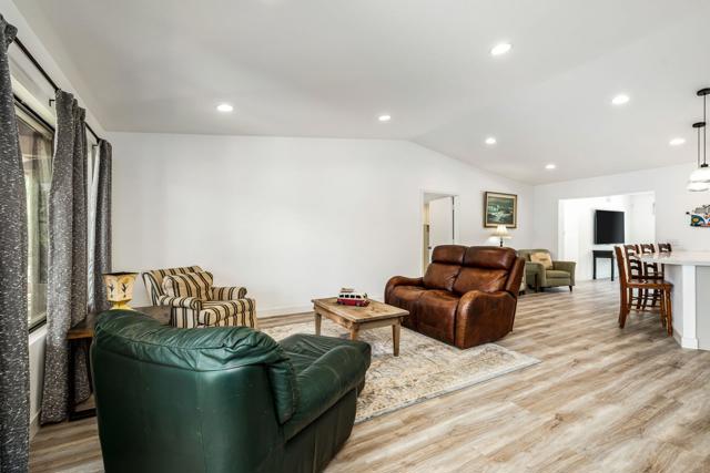 74619 Fairway Drive, Palm Desert CA: https://media.crmls.org/mediaz/b54d0e2f-b9d1-489f-95c4-434f5c009c42.jpg