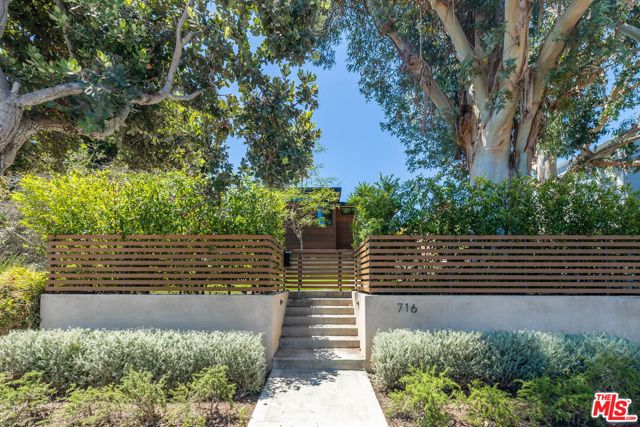 716 Rosecrans Avenue, Manhattan Beach, California 90266, 3 Bedrooms Bedrooms, ,2 BathroomsBathrooms,Residential,Sold,Rosecrans,22176071