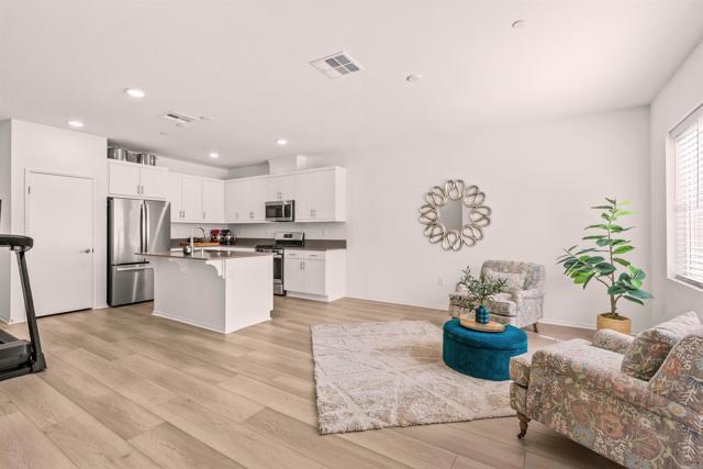 355 CITRINE TRAIL, Fallbrook CA: https://media.crmls.org/mediaz/b54d4e1e-58c8-425e-a0bc-ab5fd1044658.jpg