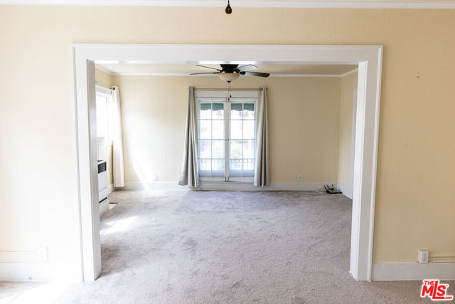 1206 3rd Avenue, Los Angeles CA: https://media.crmls.org/mediaz/b54d5399-7fbb-48ae-b42b-2a20f6ecf834.jpg