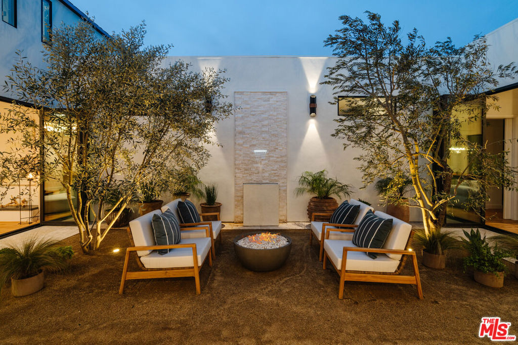 242 S Rimpau Boulevard, Los Angeles, CA 90004