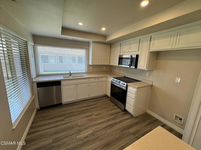 38114 Village 38, Camarillo CA: https://media.crmls.org/mediaz/b54da0f6-087e-42ac-9632-c7cd0717053c.jpg