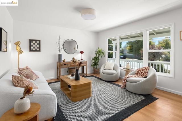 2234 Lobert St, Castro Valley CA: https://media.crmls.org/mediaz/b54ddfb1-98f8-4751-8ff3-79e3304e08fb.jpg