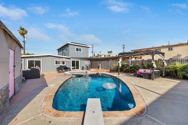 434 Del Mar Ct, Chula Vista CA: https://media.crmls.org/mediaz/b54de0da-bcfd-4571-86b8-f6b06100d268.jpg