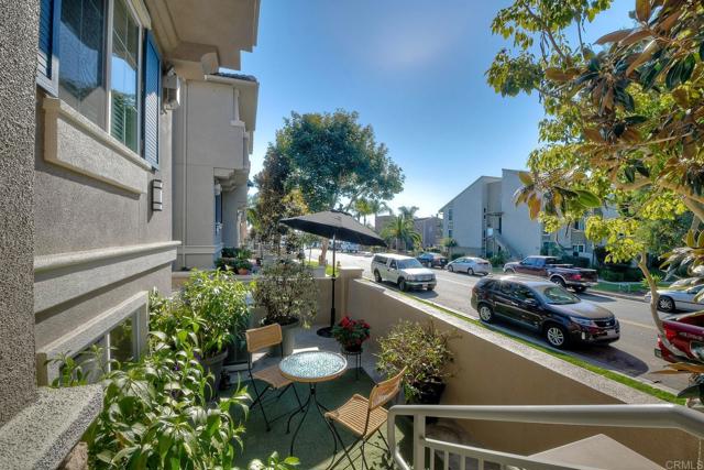 4031 Aidan Cir, Carlsbad CA: https://media.crmls.org/mediaz/b54df63e-4b04-4ab5-8acf-2b63f575d965.jpg