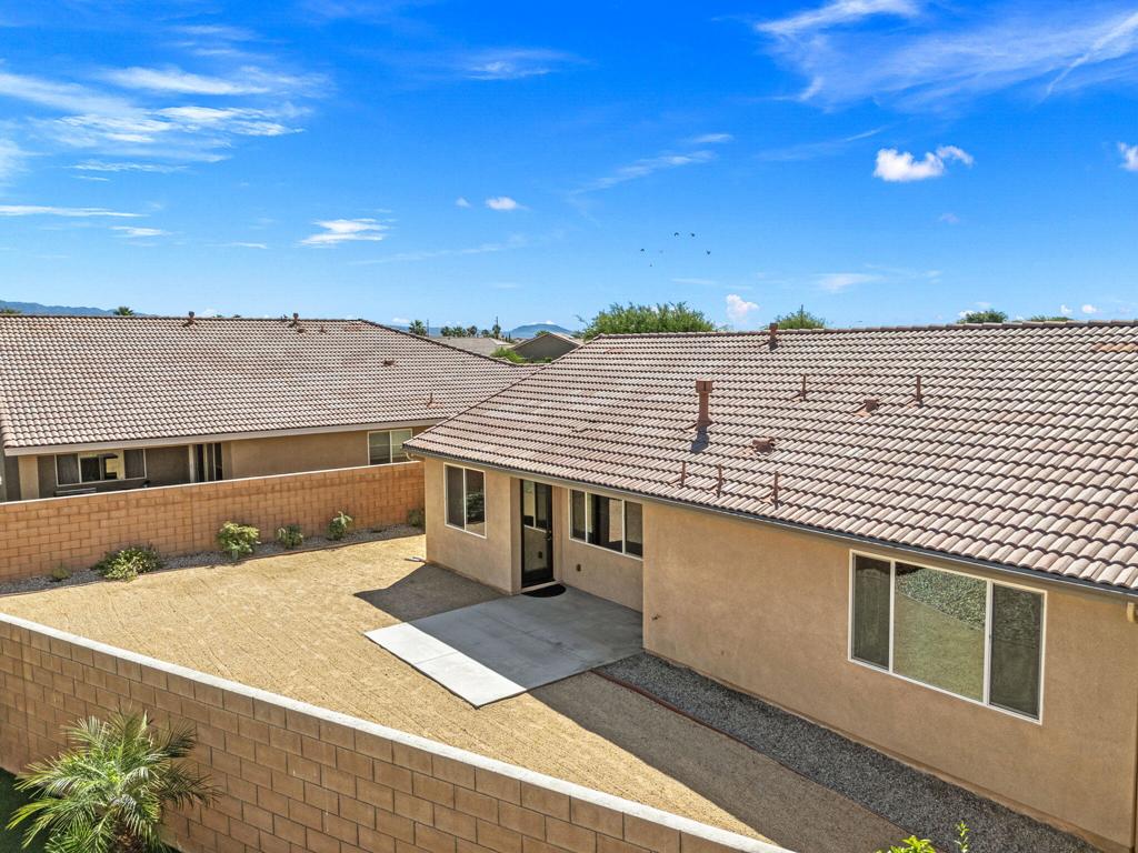 https://media.crmls.org/mediaz/b54e971c-61db-4a6d-8e44-f25059ae8888.jpg?preset=X-Large