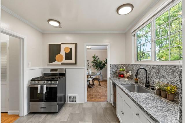 796 Willborough, Burlingame CA: https://media.crmls.org/mediaz/b54f04e3-f11f-4e1d-b123-16f42cceb0db.jpg