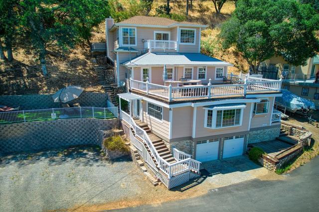3848 Mariposa Drive, Clearlake CA: https://media.crmls.org/mediaz/b54f7319-3e8f-41fa-bd16-4ee449476b5c.jpg