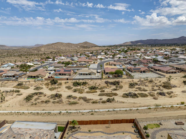 8680 Monument View Drive, Yucca Valley CA: https://media.crmls.org/mediaz/b54f99b1-0fc3-4d8d-9d5a-2e2201e781d2.jpg