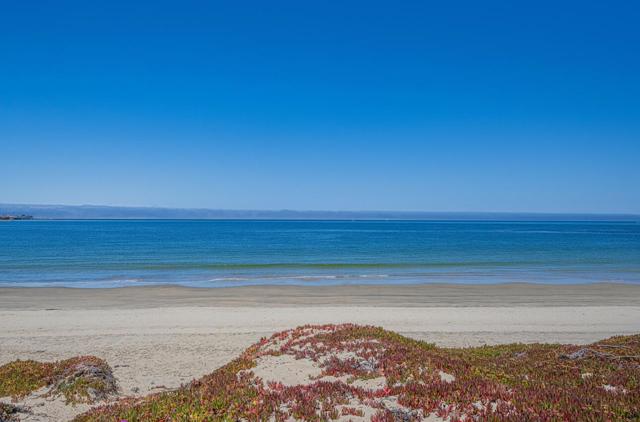 39 La Playa Street, Monterey CA: https://media.crmls.org/mediaz/b55025c0-53c5-4e3b-8c7f-011a74aeb6fc.jpg