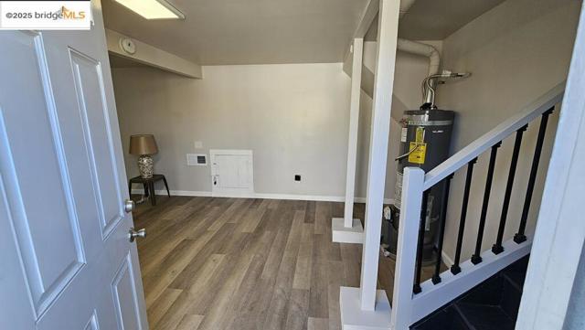 1937 87th Avenue, Oakland CA: https://media.crmls.org/mediaz/b550441c-2635-4888-9f00-89e515931021.jpg