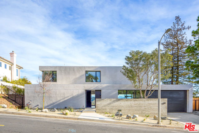 1448 STRADELLA Road, Los Angeles CA: https://media.crmls.org/mediaz/b5507a51-8b73-4555-b8e4-7b5219179b90.jpg