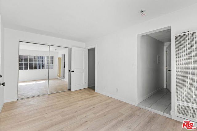 1434 24th Street, Santa Monica CA: https://media.crmls.org/mediaz/b5508be4-7683-4197-8356-5e0e40273e19.jpg