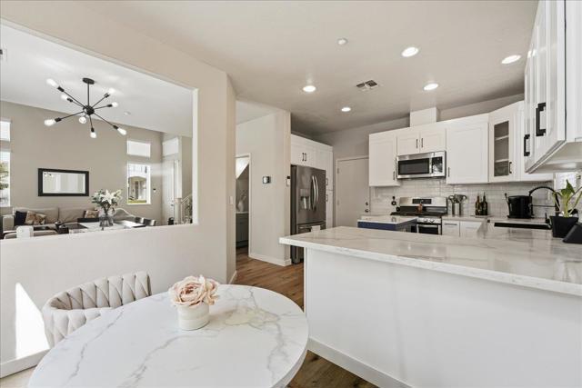 705 Otter Court, Fairfield CA: https://media.crmls.org/mediaz/b550d41d-6c5f-49ec-babb-bbca63d02817.jpg