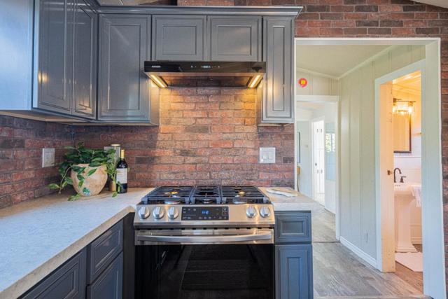 345 Sequoia Avenue, Monterey CA: https://media.crmls.org/mediaz/b5510a70-4417-4004-b821-63bc606a8e6e.jpg