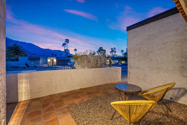1862 N Nogales Way, Palm Springs CA: https://media.crmls.org/mediaz/b5510a96-9ba7-47bd-b9c1-f8d49c9d8d6d.jpg