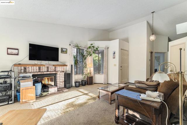 2513 Brazil Dr, Antioch CA: https://media.crmls.org/mediaz/b5518e0a-b667-4c1b-8db8-01f2c7ec231c.jpg