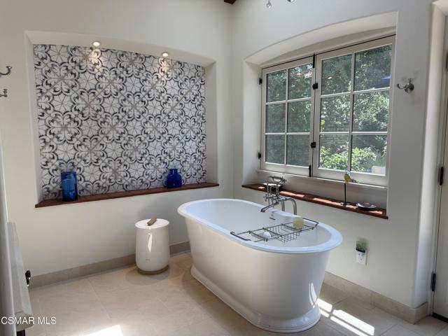 1979 Allen Avenue, Altadena CA: https://media.crmls.org/mediaz/b5518fbe-13d2-47ac-b0e7-673544d1267c.jpg