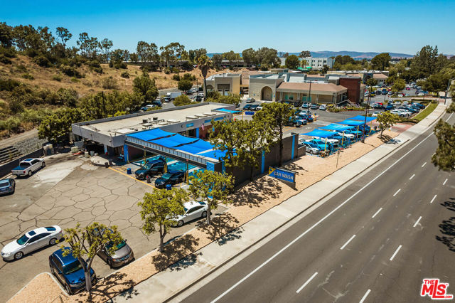 23156 Los Alisos Boulevard, Mission Viejo CA: https://media.crmls.org/mediaz/b5519f5c-43bc-44a5-b0fd-9723ecf91cbb.jpg