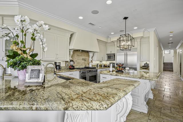 7335 El Fuerte St, Carlsbad CA: https://media.crmls.org/mediaz/b551c504-134d-4876-aeac-7e6fade1df26.jpg