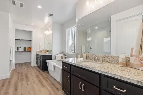 1734 Lester Avenue, Clovis CA: https://media.crmls.org/mediaz/b5524021-fcd5-4b4d-8b4f-2ead3f4c19ef.jpg