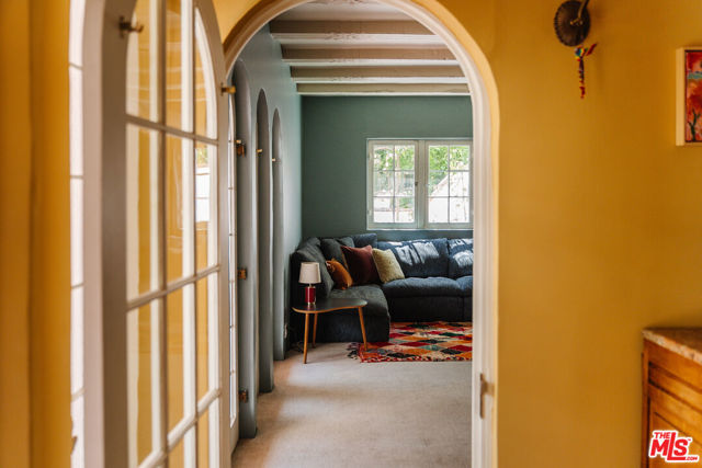 5163 Franklin Avenue, Los Angeles CA: https://media.crmls.org/mediaz/b55280c5-66ed-4ab1-bf0b-4fec0730da6e.jpg
