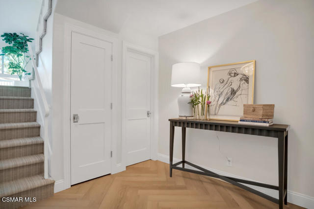 1228 S Westlake Boulevard, Westlake Village CA: https://media.crmls.org/mediaz/b5528bef-4abb-4c52-8e77-a14264f30919.jpg