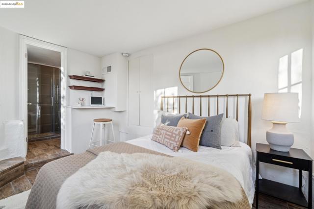 1143 Keith Ave, Berkeley CA: https://media.crmls.org/mediaz/b552aeab-cf63-49dd-aeee-a2565617c37e.jpg