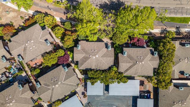642 Centre Ct, Alameda CA: https://media.crmls.org/mediaz/b552d550-f072-4234-9862-977aab2ac981.jpg