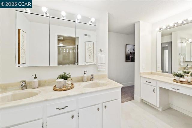 3711 Terra Granada, Walnut Creek CA: https://media.crmls.org/mediaz/b55318e3-1c2b-4795-aa7d-878df7ebfe74.jpg