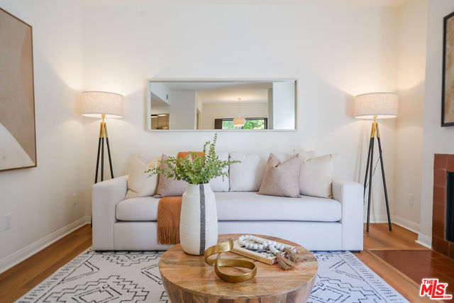 1655 Greenfield Avenue, Los Angeles CA: https://media.crmls.org/mediaz/b553409d-187d-4c78-83c8-c72ffd951a17.jpg