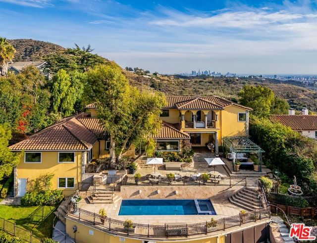3595 Wonder View Drive, Los Angeles CA: https://media.crmls.org/mediaz/b5545075-28eb-4b96-9568-1ccf16c32581.jpg