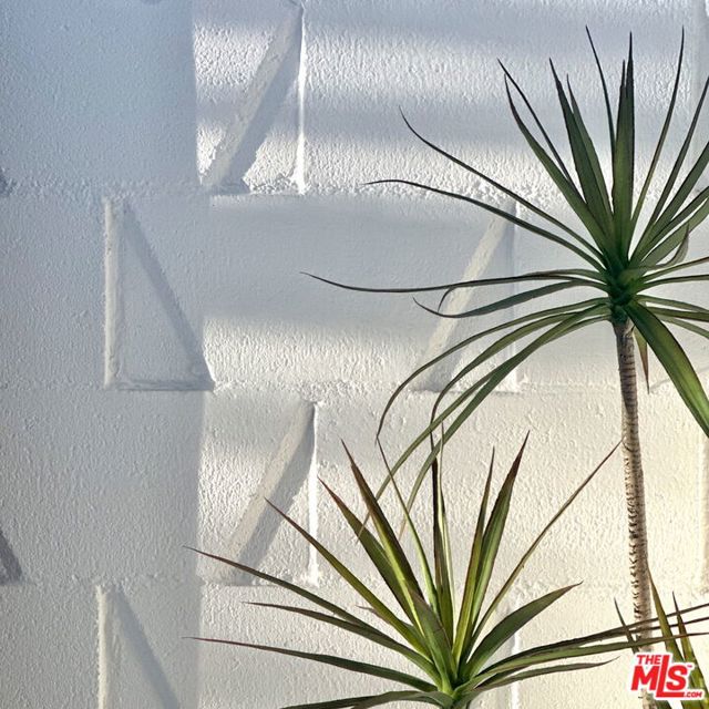 2324 S Skyview Drive, Palm Springs CA: https://media.crmls.org/mediaz/b5546829-8dc1-4bf6-961b-fe4ed067d4d9.jpg