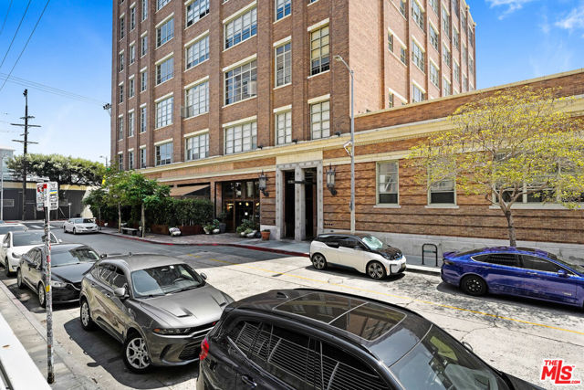 1850 Industrial Street, Los Angeles CA: https://media.crmls.org/mediaz/b55494ad-6306-4983-8471-78a951bdcc85.jpg
