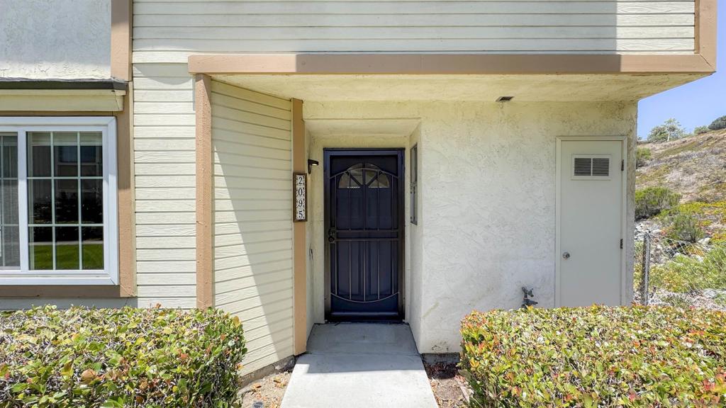 MLS #250033095SD img 1