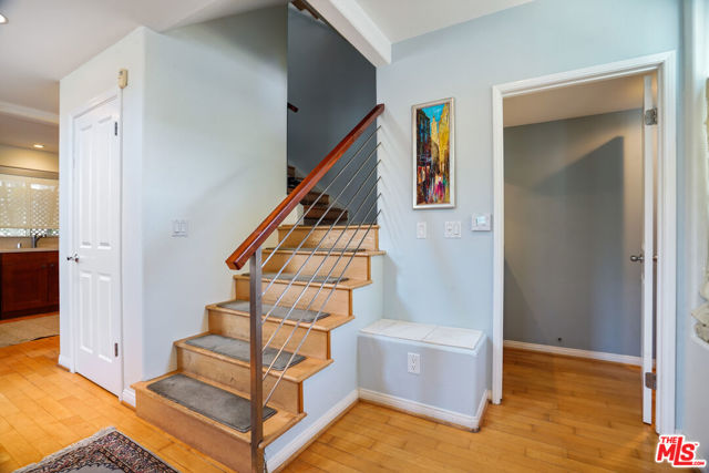 1533 18th Street, Santa Monica CA: https://media.crmls.org/mediaz/b555150c-7ca5-49f5-9d33-1afc33c81d02.jpg