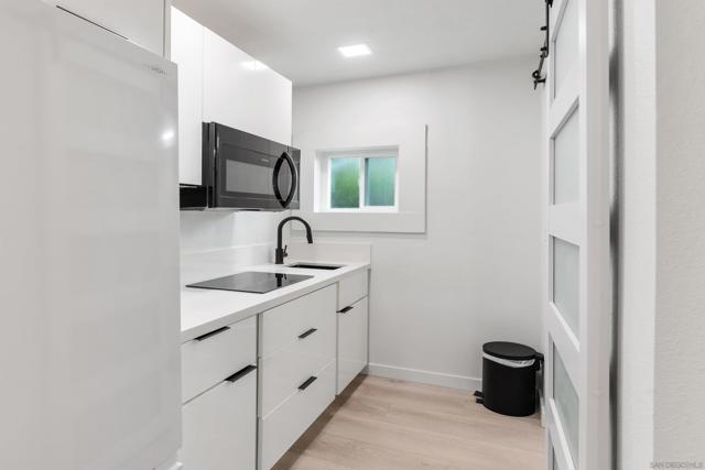 433 E 6Th Ave, Escondido CA: https://media.crmls.org/mediaz/b55521ce-717d-4f69-8c24-53eb63a0c53b.jpg