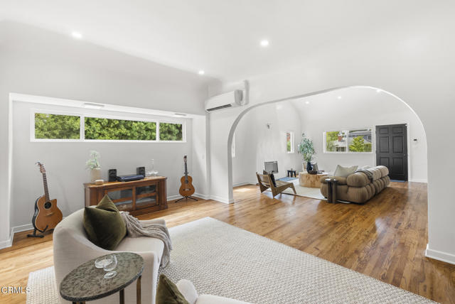 4160 Madison Avenue, Culver City CA: https://media.crmls.org/mediaz/b555a89e-d7f7-4b13-b767-4443bb189773.jpg