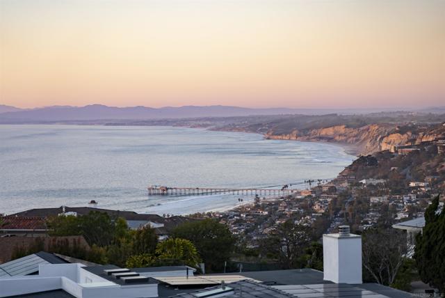 2365 Via Siena, La Jolla CA: https://media.crmls.org/mediaz/b555b515-f133-4ab7-b352-ed55bf13c045.jpg