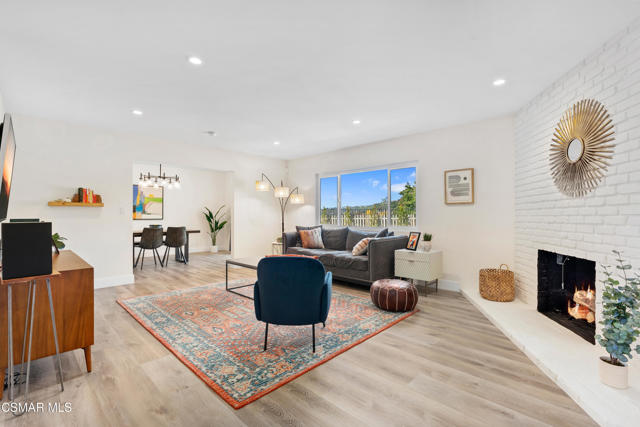 1953 Rayshire Street, Thousand Oaks CA: https://media.crmls.org/mediaz/b555be51-dfcb-4e1d-b0ce-24855e91294d.jpg