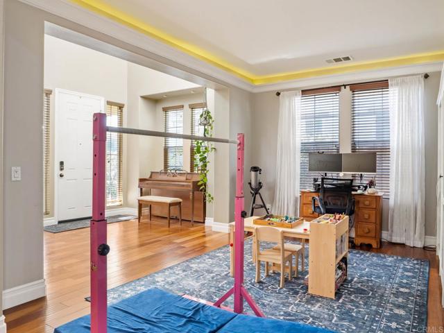 1176 Parkview Drive, Oceanside CA: https://media.crmls.org/mediaz/b555fa74-14b0-4f82-bf43-87d2f7a50b57.jpg