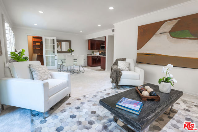 6700 Hillpark Drive, Los Angeles CA: https://media.crmls.org/mediaz/b5560128-2059-4762-9d2c-90988cfaa7b6.jpg