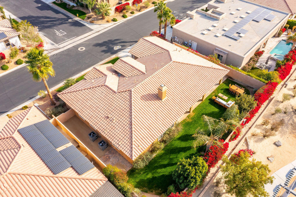 https://media.crmls.org/mediaz/b55617d0-8171-496c-80f2-126eb3496956.jpg?preset=X-Large