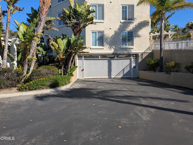 4256 Tradewinds Drive, Oxnard CA: https://media.crmls.org/mediaz/b55635ae-ad60-45a1-a9f6-0ff06db98598.jpg
