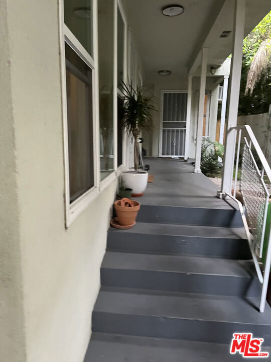 1439 Rexford Drive #2