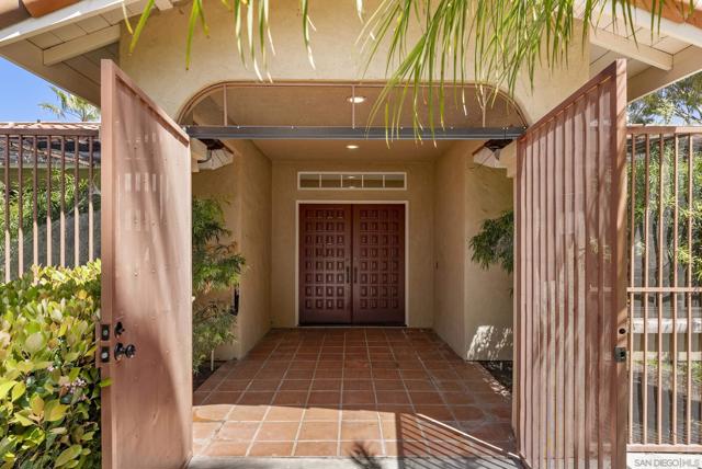 6518 Monte Fuego, Rancho Santa Fe CA: https://media.crmls.org/mediaz/b5568230-57be-439c-b382-1e16ee85047a.jpg