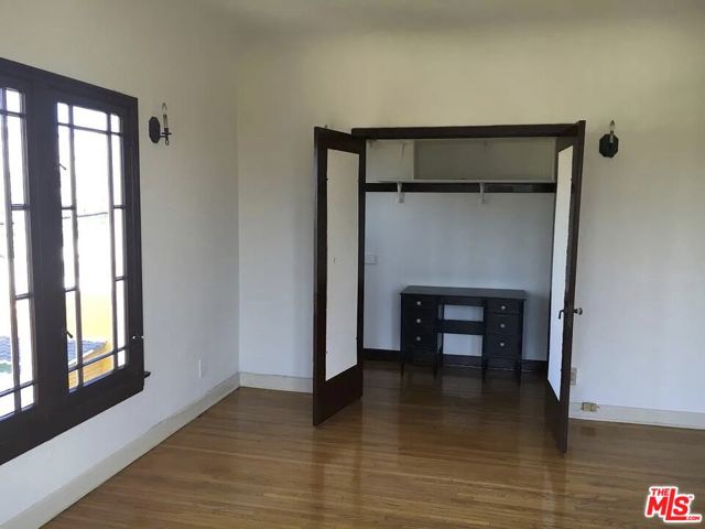 1901 N Commonwealth, Los Angeles CA: https://media.crmls.org/mediaz/b5570020-ca67-4e57-aea1-d905cfb9973f.jpg