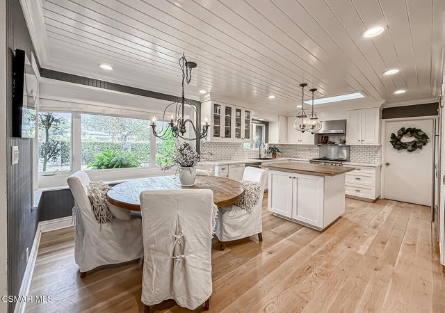 1888 El Monte Drive, Thousand Oaks CA: https://media.crmls.org/mediaz/b557453e-6892-4c8b-b8d5-923877d74787.jpg